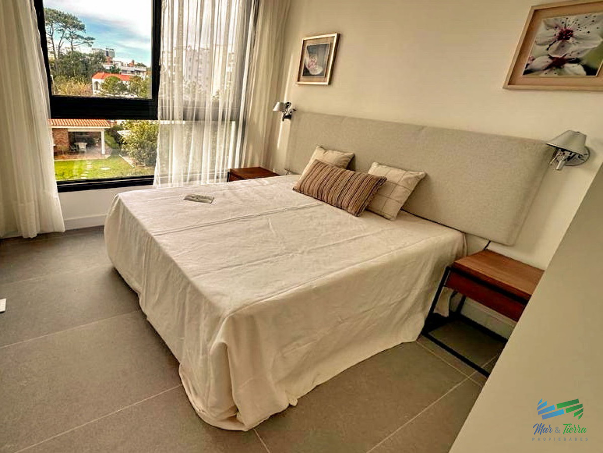 Apartamento ID.4376 - Vendo apartamento 1 y 1/2 dormitorios, a estrenar, con buenos servicios, en Punta del Este