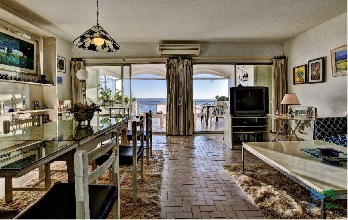 Apartamento ID.2156 - Venta de Apartamento 2 dormitorios en Playa Mansa, Punta del Este.  