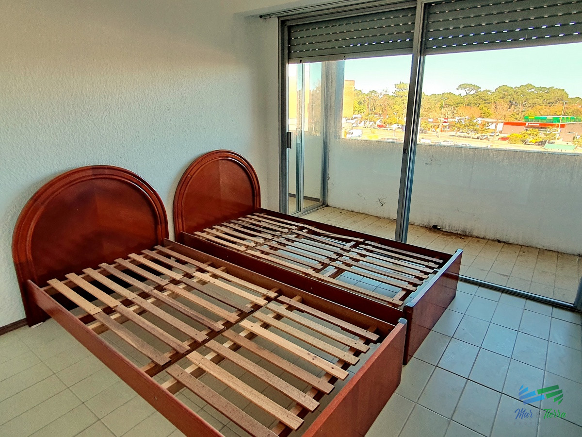 Apartamento ID.3372 - Vendo apartamento de 2 dormitorios, en edificio con servicios. Roosevelt, Punta del Este.
