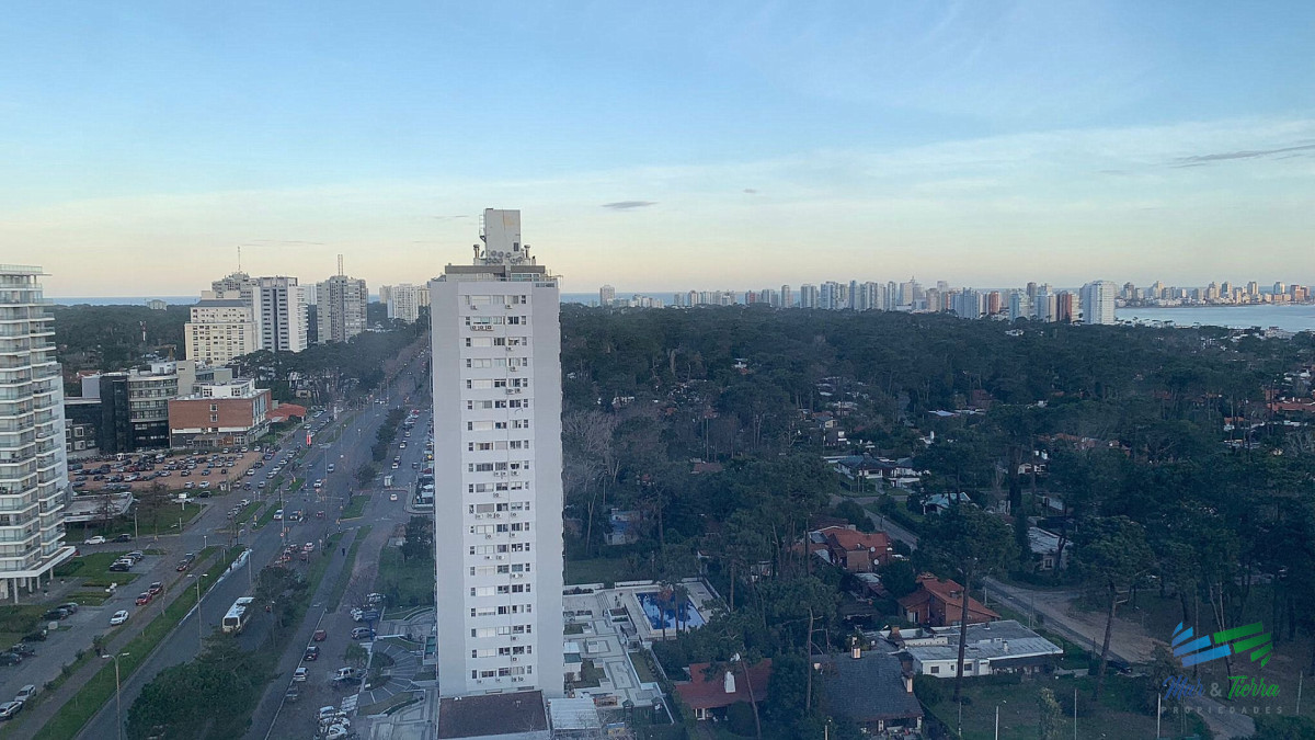 Apartamento ID.5720 - Venta de apartamento 3 dormitorios en Roosevelt Punta del Este