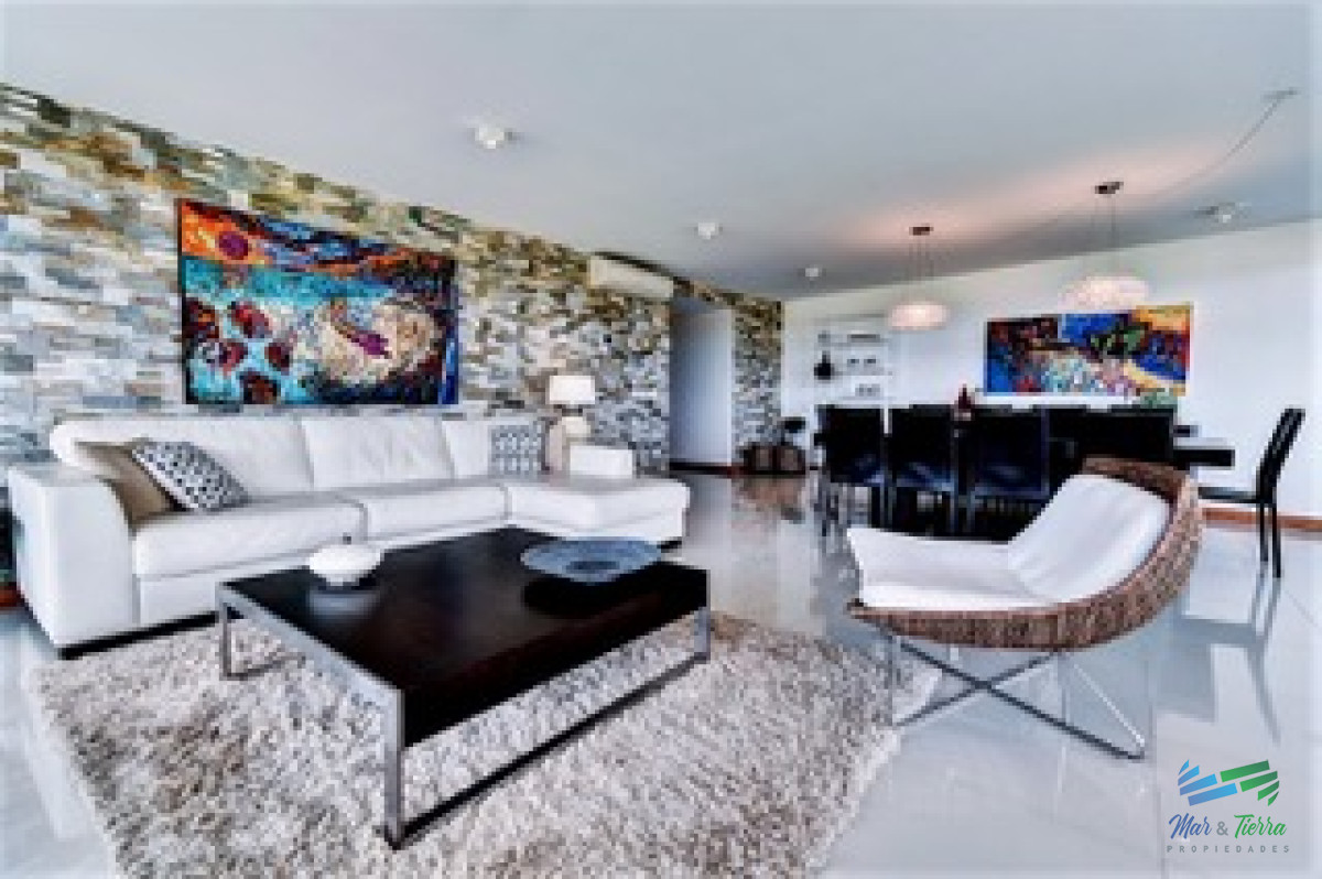 Apartamento ID.2724 - Vendo apartamento 4 dormitorios en primera línea de playa brava, Punta del Este.