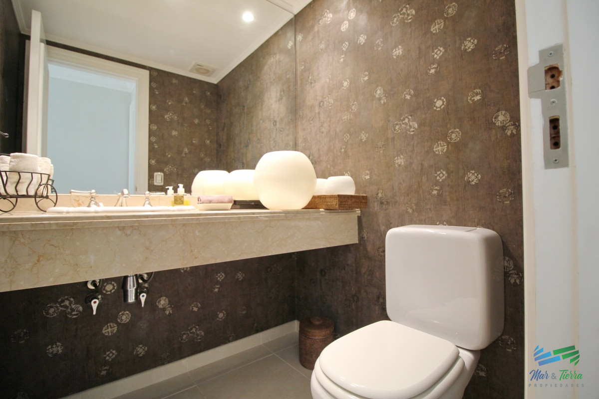 Apartamento ID.2446 - APARTAMENTO EN VENTA DE 3 DORMITORIOS + SERVICIO, PLAYA MANSA, PUNTA DEL ESTE 