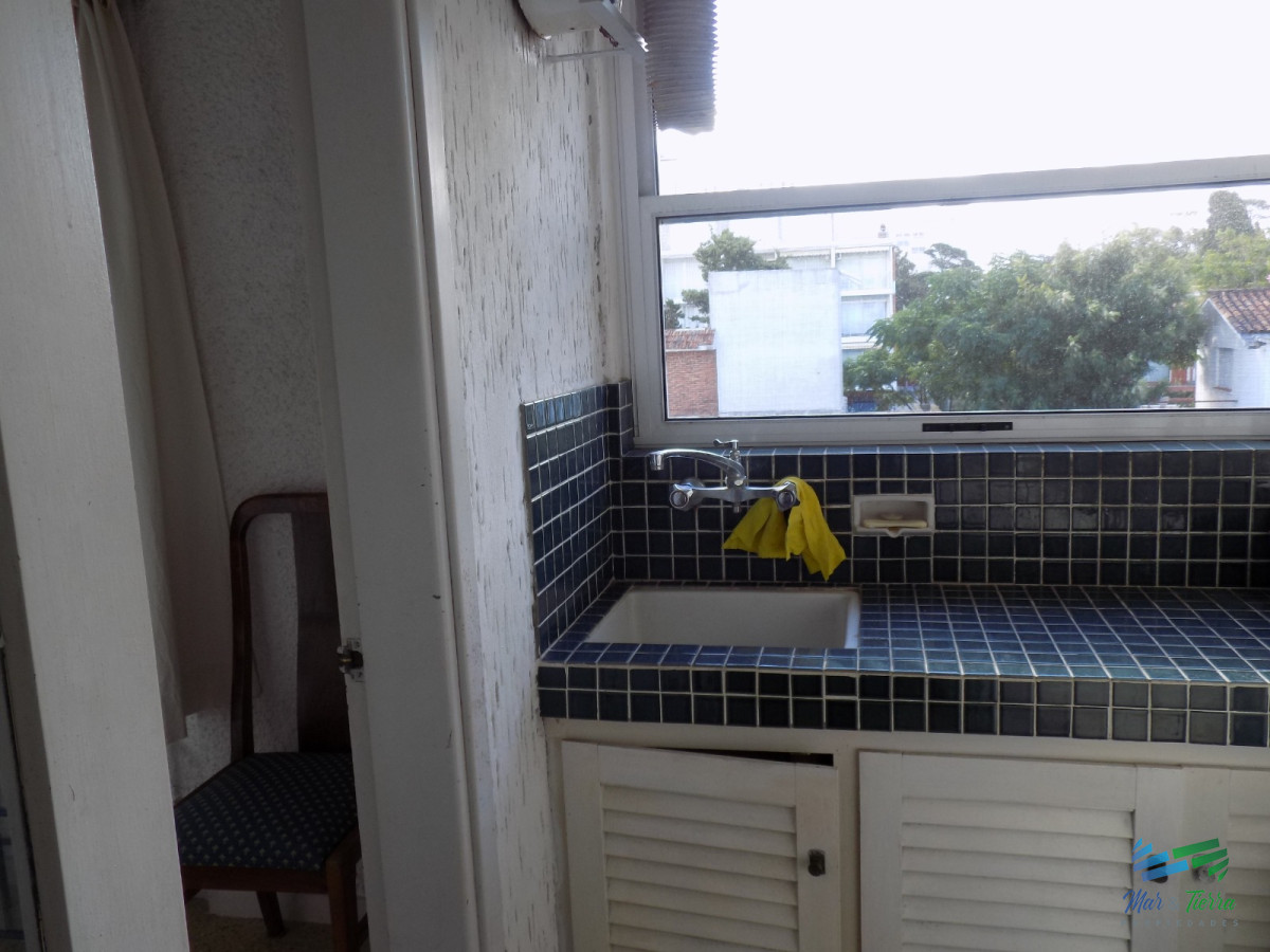 Apartamento ID.2190 - Vendo apartamento 3 dormitorios frente a playa mansa, Punta del Este.