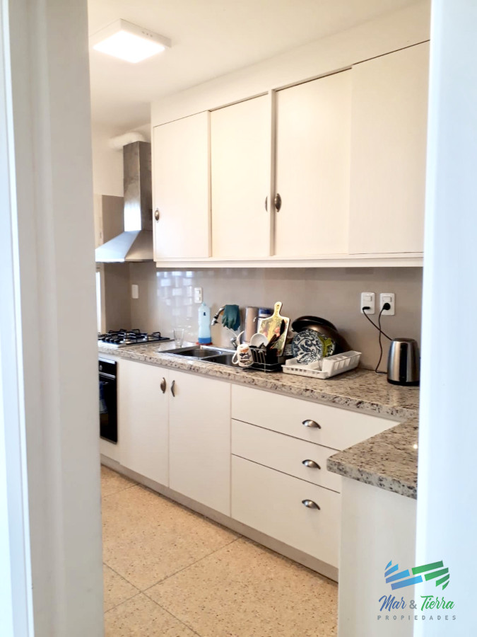 Apartamento ID.1405 - Oportunidad en venta con vista al mar, totalmente reciclado