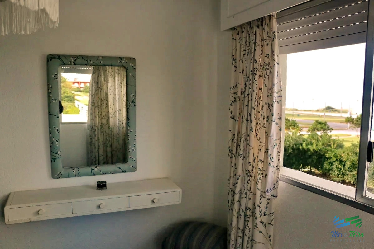 Apartamento ID.3220 - Vendo apartamento de 2 dormitorios, 2 baños y garage. Playa Brava, Punta del Este.