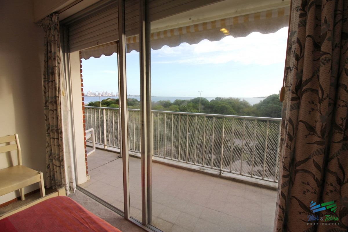 Apartamento ID.2502 - En venta apartamento 3 dormitorios en primera linea sobre Playa Mansa, Punta del Este.