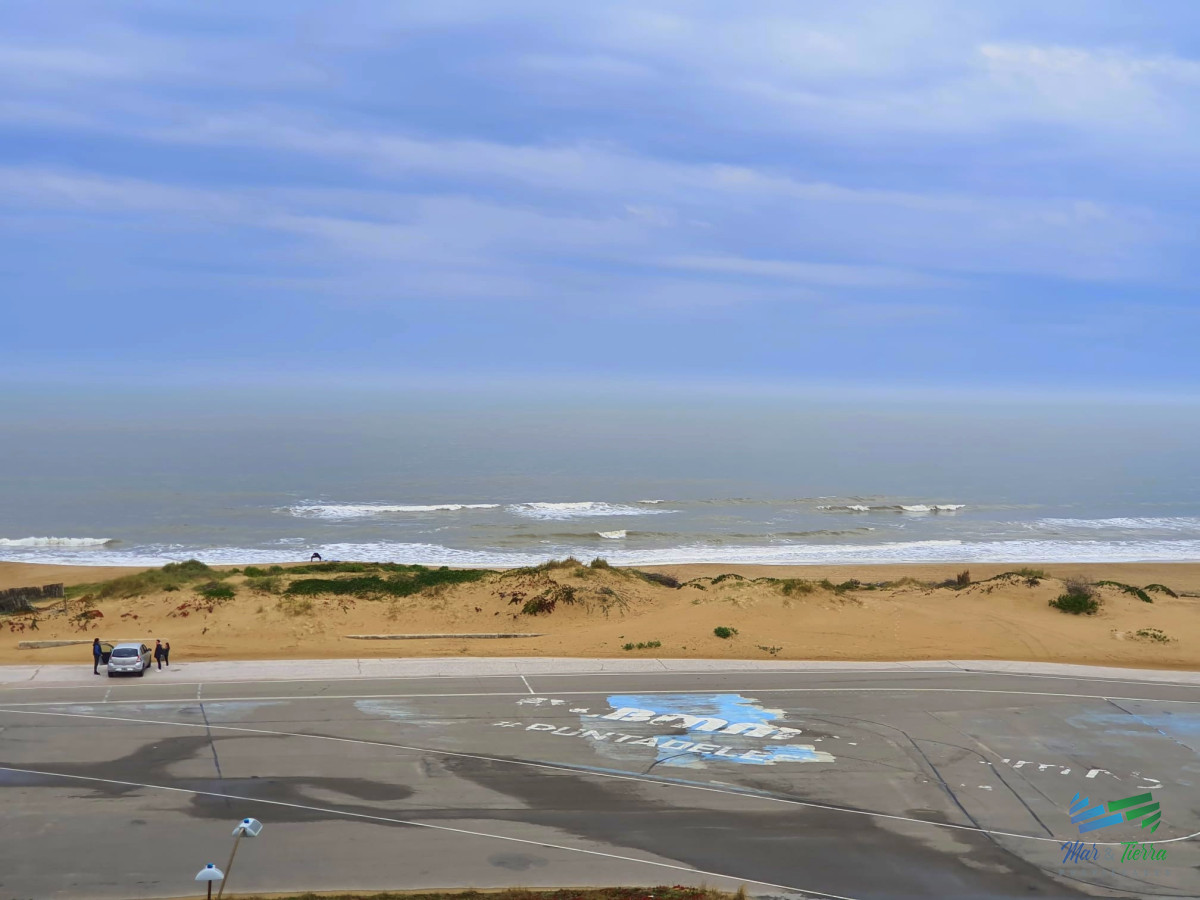 Apartamento ID.4030 - Venta apartamento 3 dormitorios, primera linea playa Brava, Punta del Este