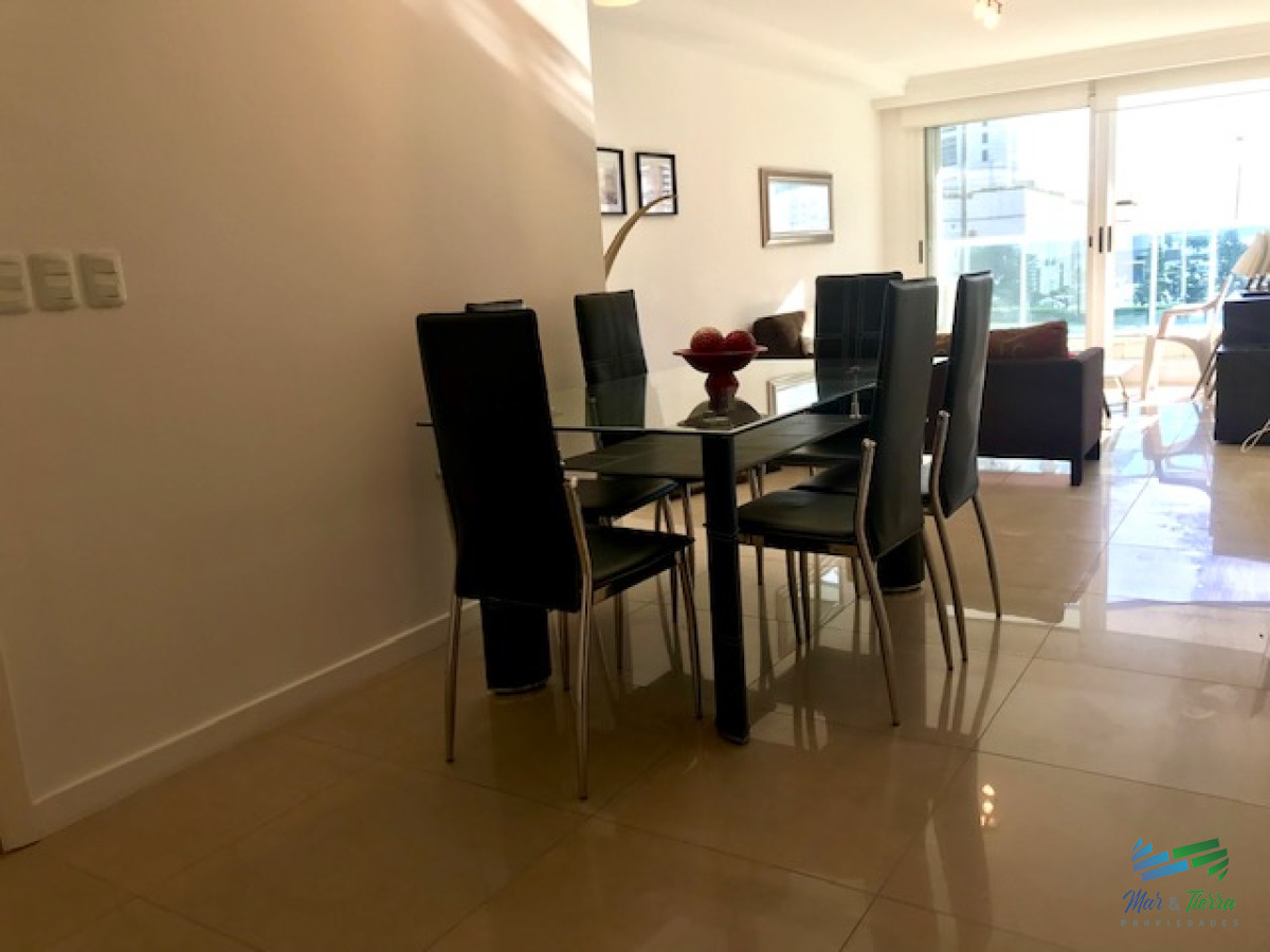 Apartamento ID.209 - Apartamento en Alquiler a una cuadra del mar (Playa Mansa)  en torre nueva, con todos y excelentes servicios .