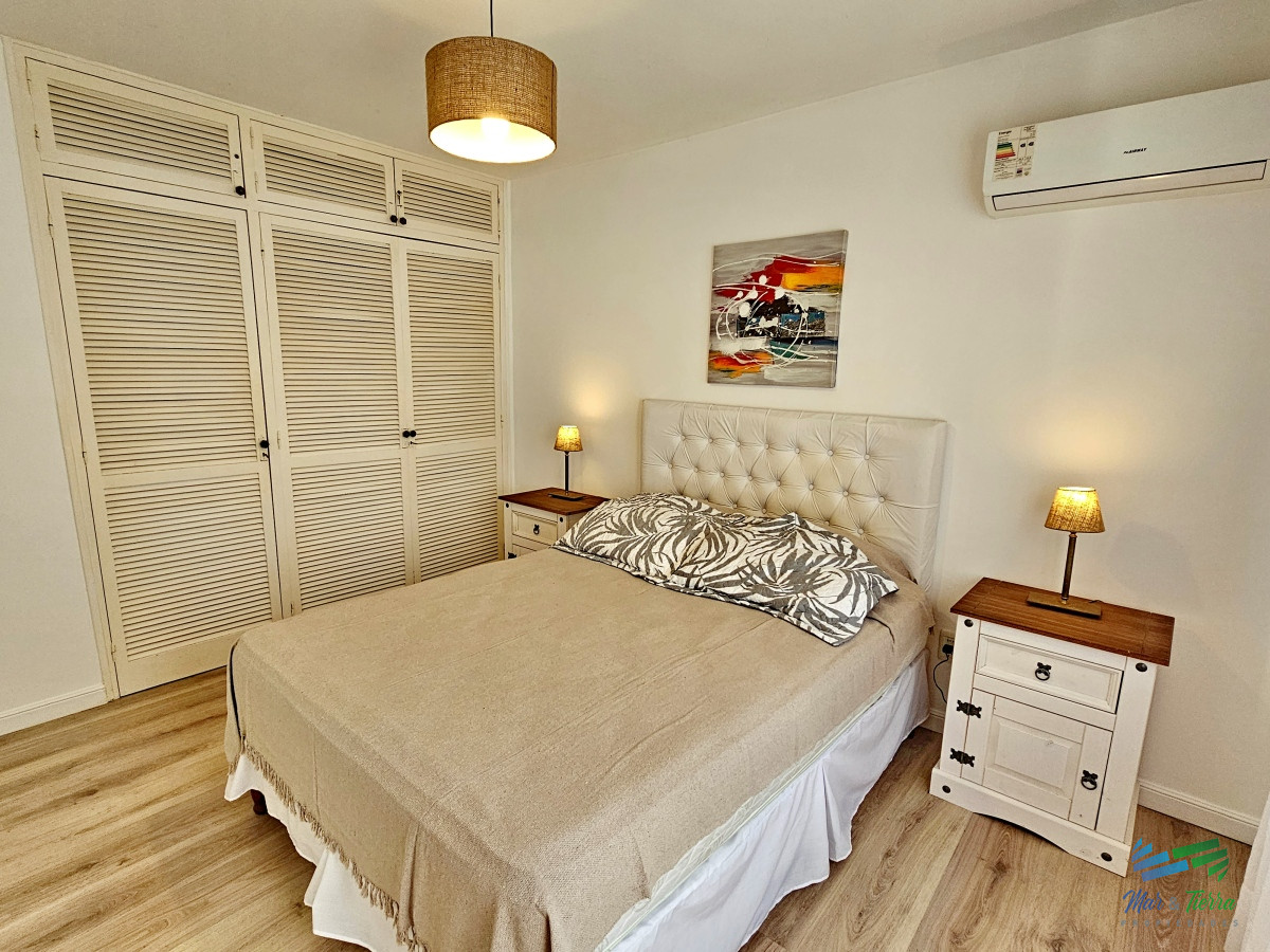 Apartamento ID.2373 - En venta apartamento reciclado, 1 dormitorio y medio con cochera en Peninsula, Punta del Este.
