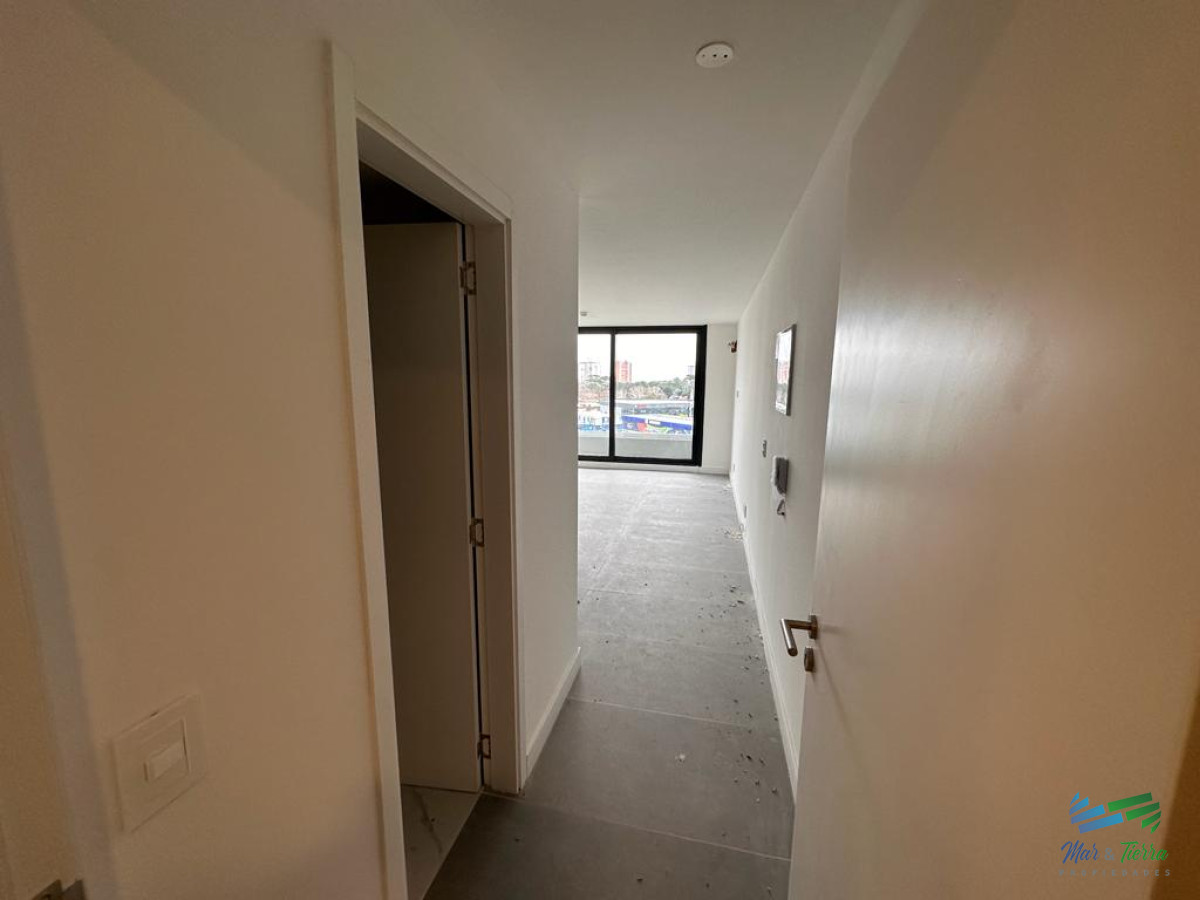 Apartamento ID.4377 - Vendo apartamento monoambiente a estrenar, con buenos servicios, en Punta del Este