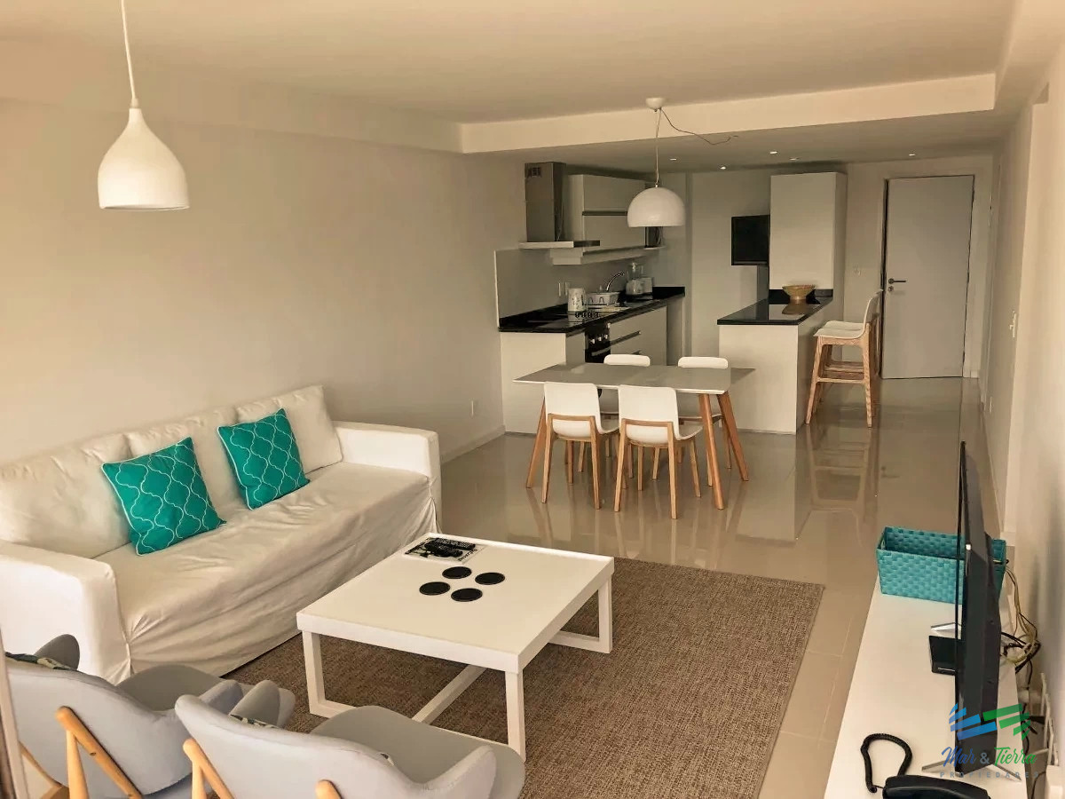 Apartamento ID.3357 - Vendo apartamento 3 dormitorios con servicios y vista parcial, playa brava, Punta del Este