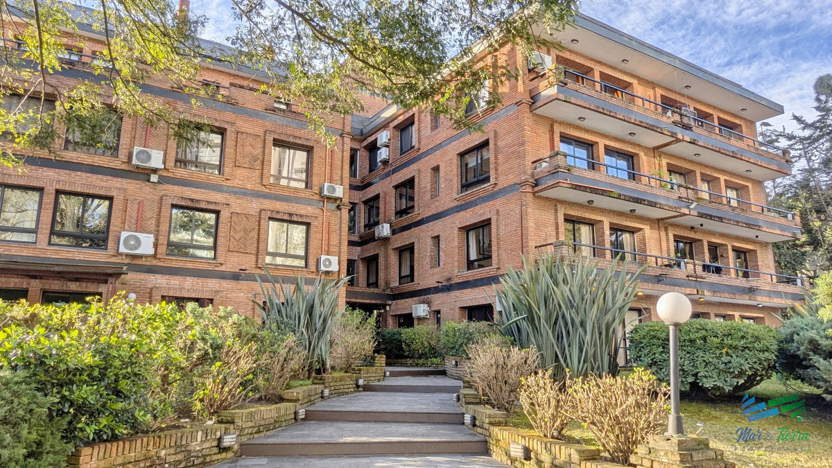 Apartamento ID.2345 - Vendo apartamento 1 dormitorio y garaje, cerca shopping, Punta del Este