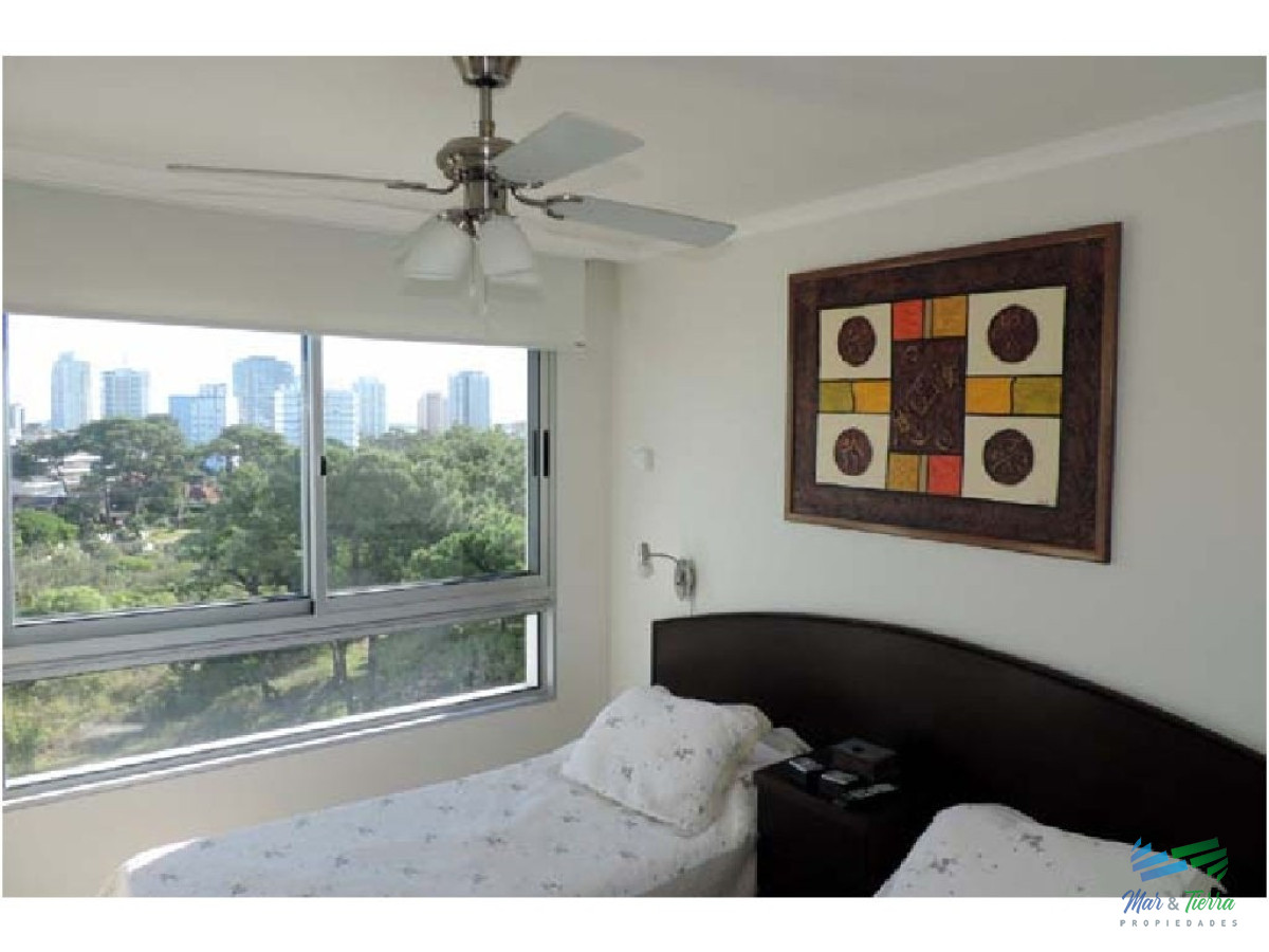 Apartamento ID.2361 - En venta.. Muy lindo apartamento sobre Av. Roosevelt, Punta del Este