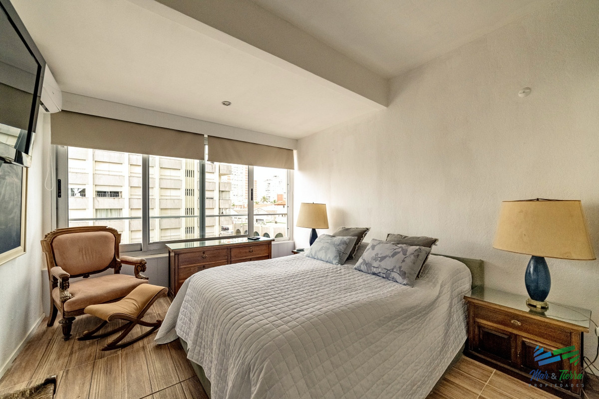 Apartamento ID.4640 - En venta apartamento 2 dormitorios con garaje en Peninsula, Punta del Este.