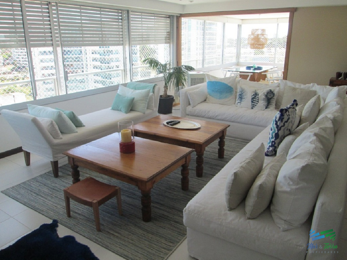 Apartamento ID.2152 - Excelente oportunidad... torre de categoría, con excelentes servicios, ubicado en primera línea sobre playa brava