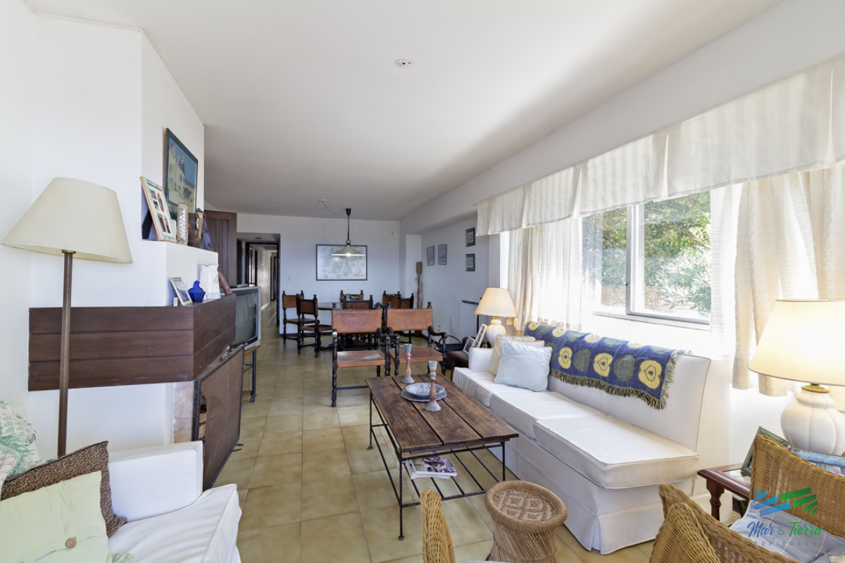 Apartamento ID.2489 - Departamento 3 dormitorios en venta, reciclado, frente al mar, Peninsula, Punta Del Este.