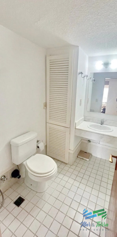 Apartamento ID.5667 - Venta de apartamento 2 y medio dormitorios en la península Punta del este  