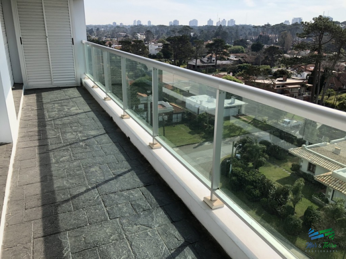 Apartamento ID.2275 - En venta.. piso intermedio, planta amplia muy luminosa, en excelente condiciones.