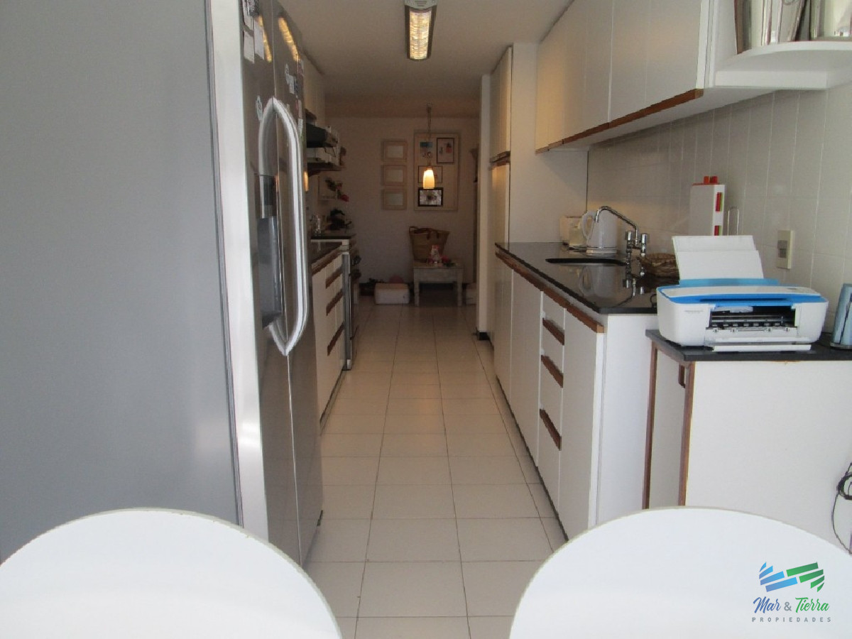 Apartamento ID.2152 - Excelente oportunidad... torre de categoría, con excelentes servicios, ubicado en primera línea sobre playa brava