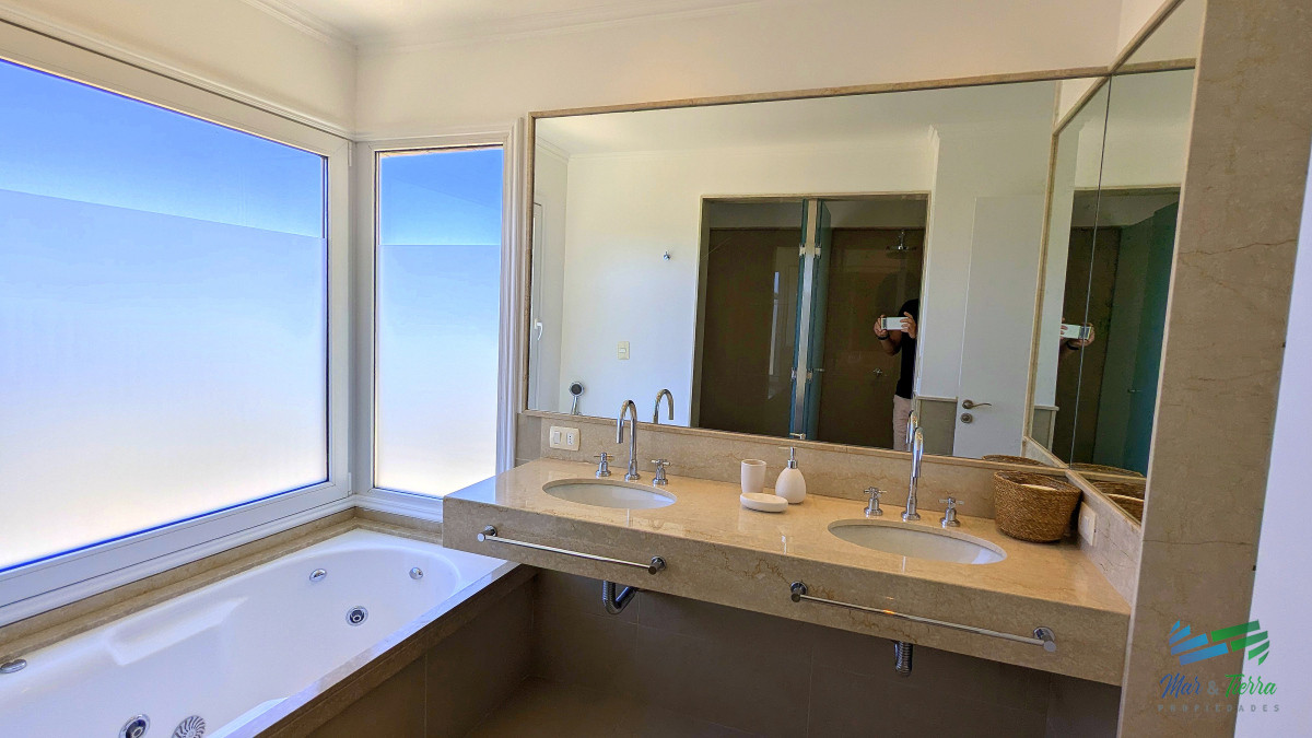 Apartamento ID.4211 - Venta de Apartamento 4 DORMITORIOS con vista al mar en VERAMANSA