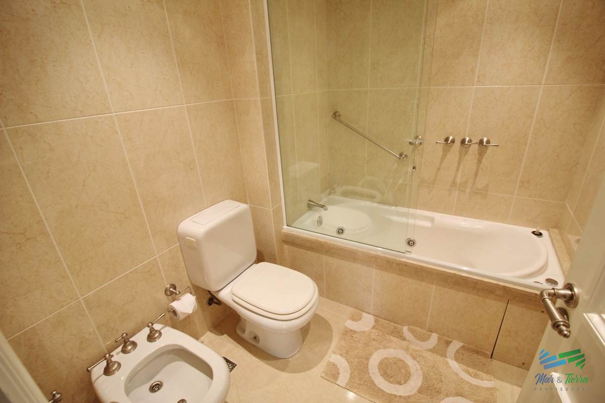 Apartamento ID.2446 - APARTAMENTO EN VENTA DE 3 DORMITORIOS + SERVICIO, PLAYA MANSA, PUNTA DEL ESTE 