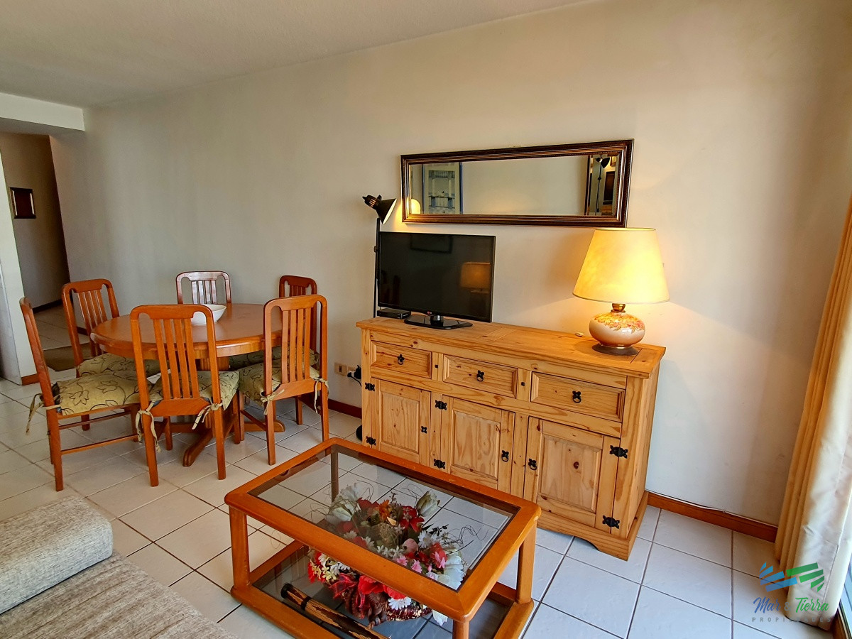 Apartamento ID.1515 - Se alquila apartamento de 1 dormitorio frente al mar con vista en Peninsula, Punta del Este.