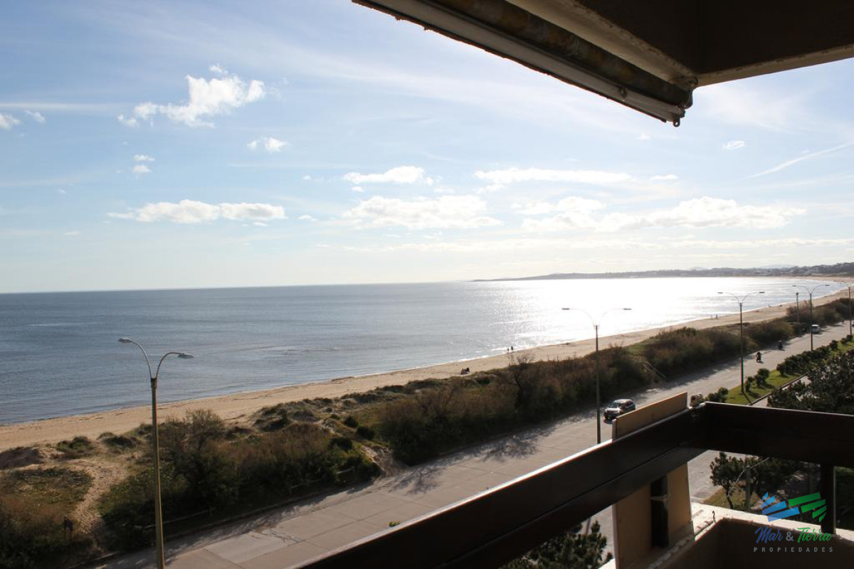 Apartamento ID.981 - En venta!!! primera línea con vista franca al mar, playa mansa.