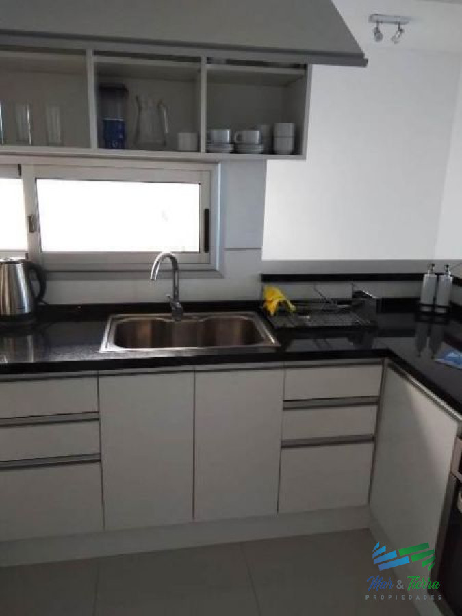 Apartamento ID.2882 - En venta apartamento en edificio con servicios. Primera línea