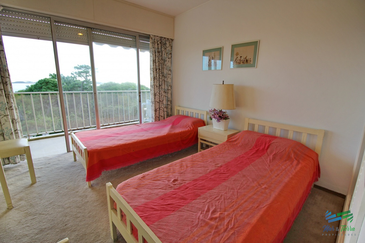 Apartamento ID.2502 - En venta apartamento 3 dormitorios en primera linea sobre Playa Mansa, Punta del Este.