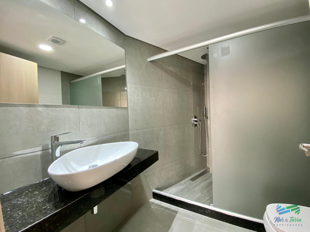 Apartamento ID.2611 - En venta apartamento 3 dormitorios, vista al mar, servicios, piscina, Roosevelt, Punta del Este