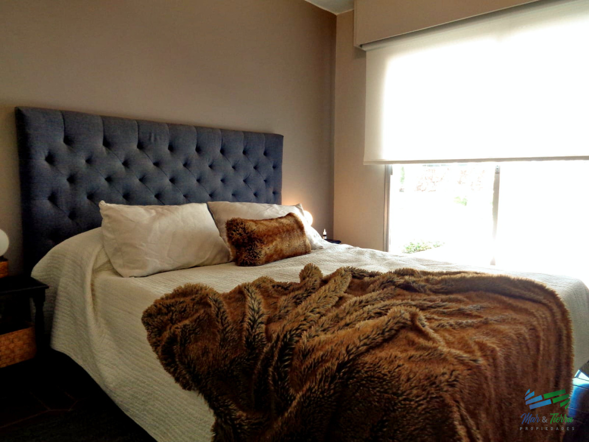 Apartamento ID.4750 - ALQUILER ANUAL, PENÍNSULA. DOS DORMITORIOS, DOS BAÑOS, MUY AMPLIO. 