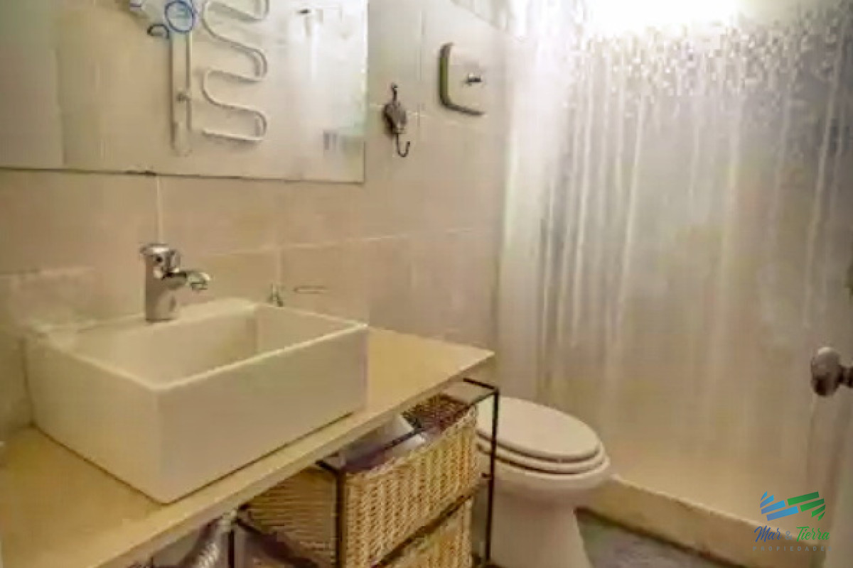 Apartamento ID.4813 - En venta apartamento de 2 dormitorios frente al mar, playa brava, Punta del Este