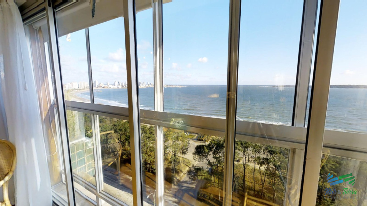 Apartamento ID.2110 - Espectacular planta, reciclada con materiales de primera calidad!!! cuenta 180 m2.