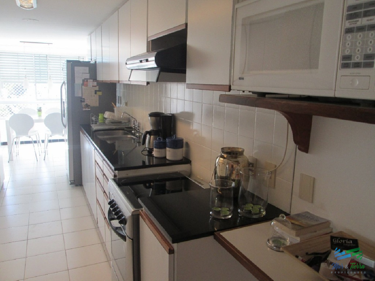 Apartamento ID.2152 - Excelente oportunidad... torre de categoría, con excelentes servicios, ubicado en primera línea sobre playa brava