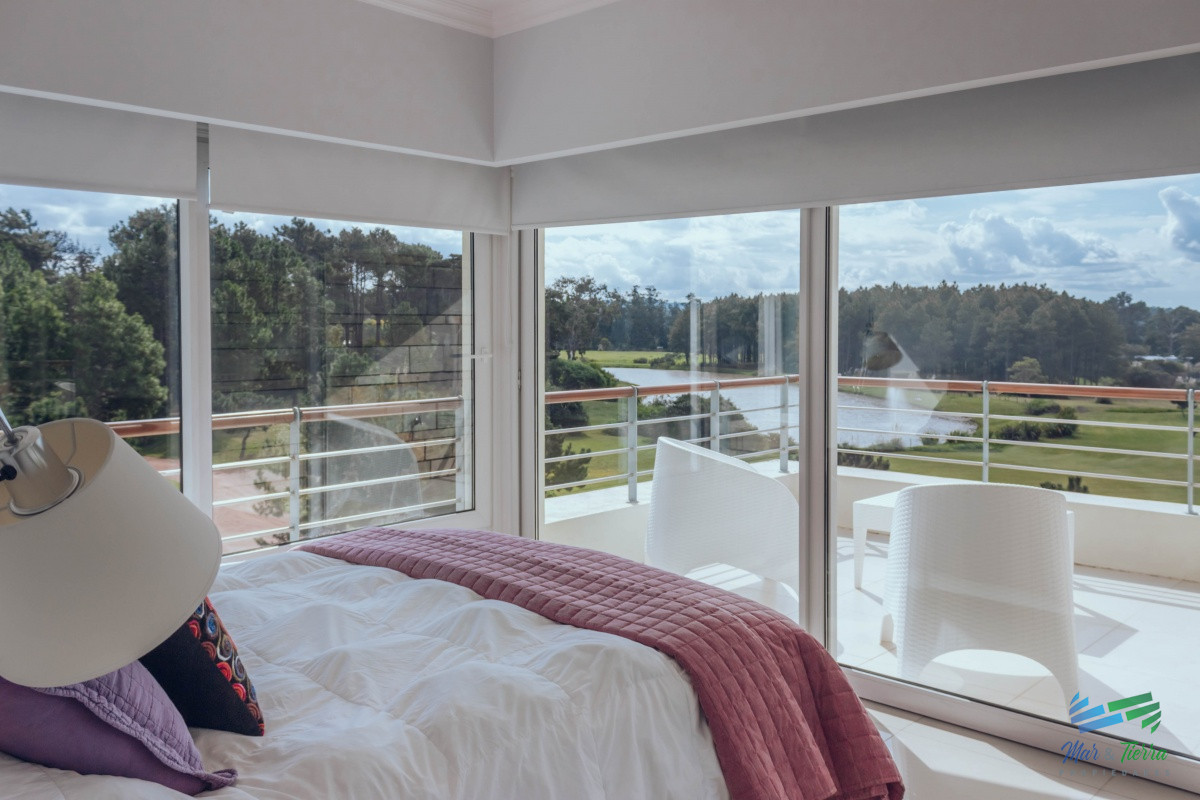 Apartamento ID.4209 - VENTA de apartamento de 2 dormitorios sobre playa Mansa de Punta del Este