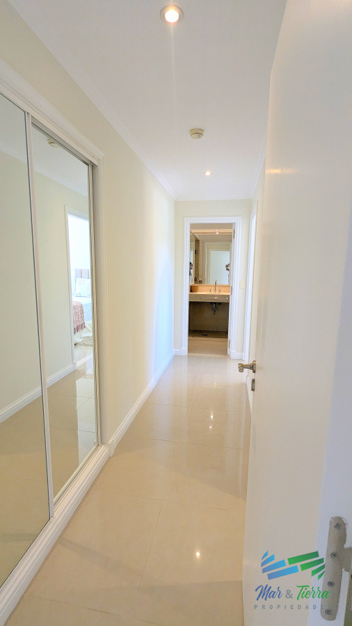 Apartamento ID.4211 - Venta de Apartamento 4 DORMITORIOS con vista al mar en VERAMANSA
