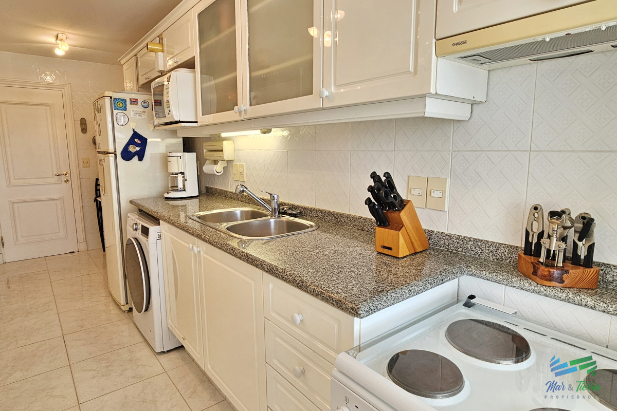 Apartamento ID.51 - Apartamento en Alquiler y Venta, playa mansa- Punta del Este 