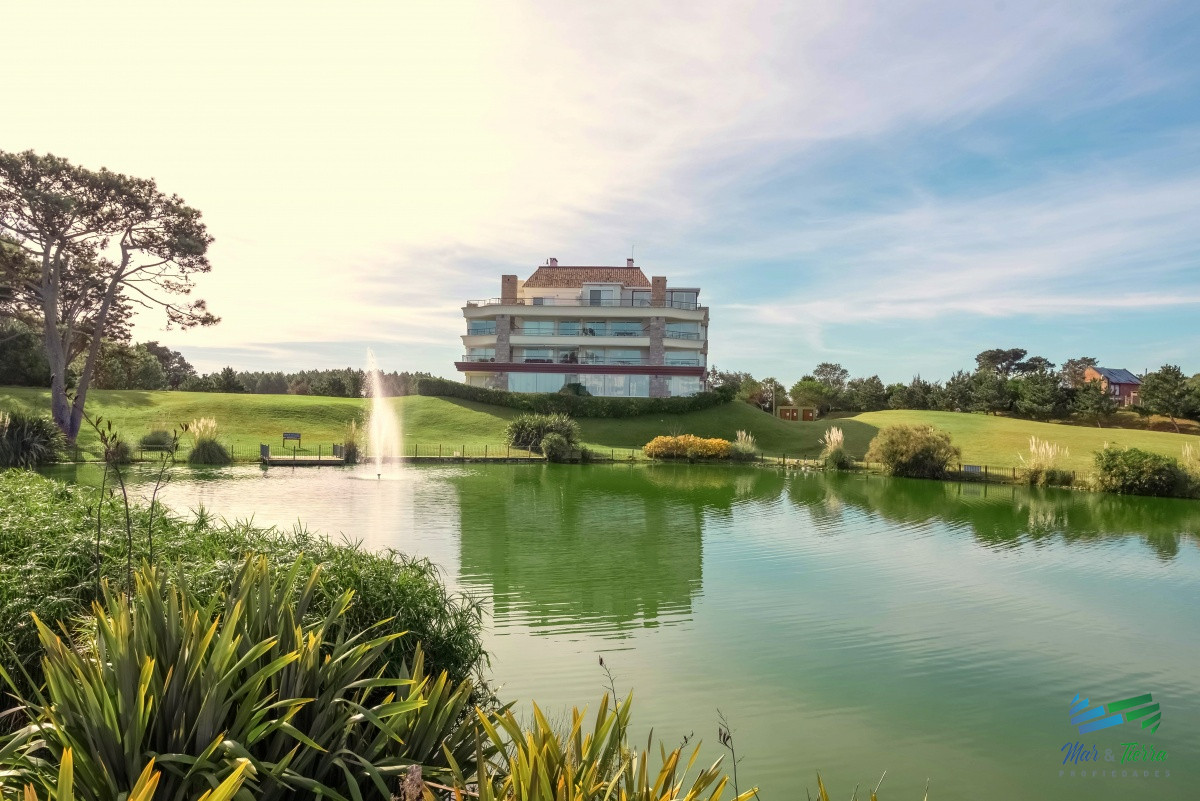 Apartamento ID.4209 - VENTA de apartamento de 2 dormitorios sobre playa Mansa de Punta del Este