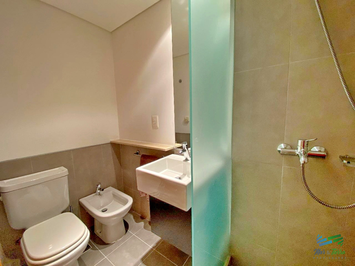 Apartamento ID.4526 - APARTAMENTO CON VISTA, DISPONIBLE TEMPORADA 2026, 3 DORMITORIOS EN SUITE, PENÍNSULA, PUNTA DEL ESTE.