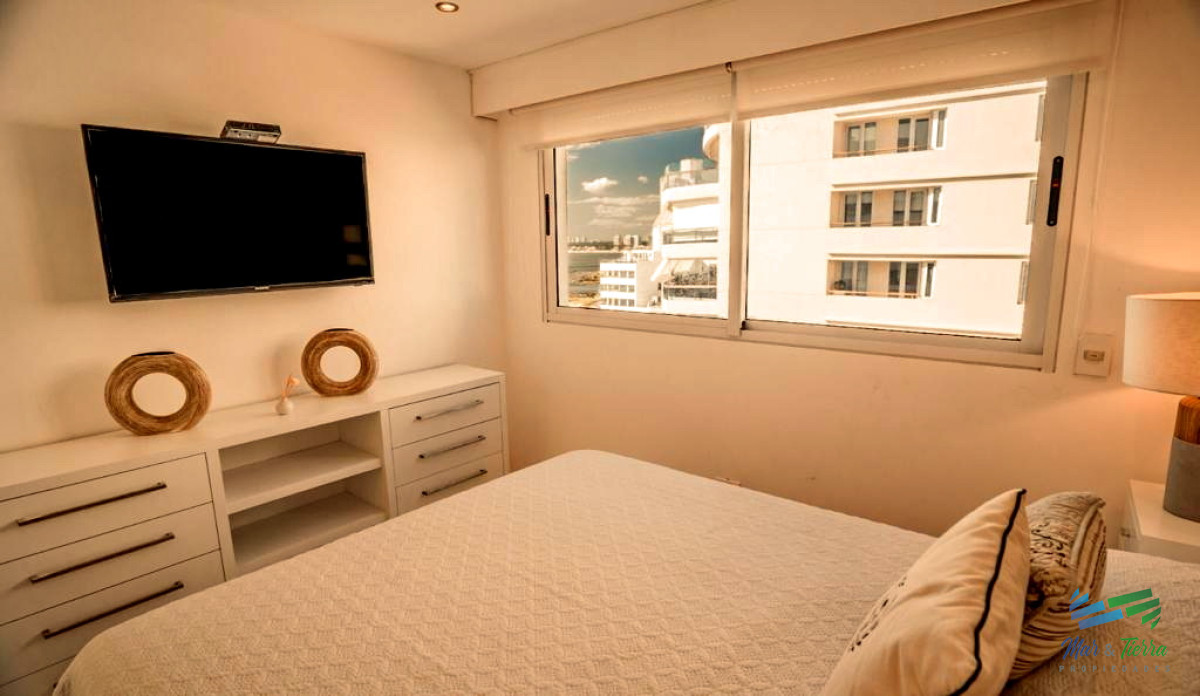 Apartamento ID.3070 - Vendo apartamento frente al puerto, 6 dormitorios, Punta del Este