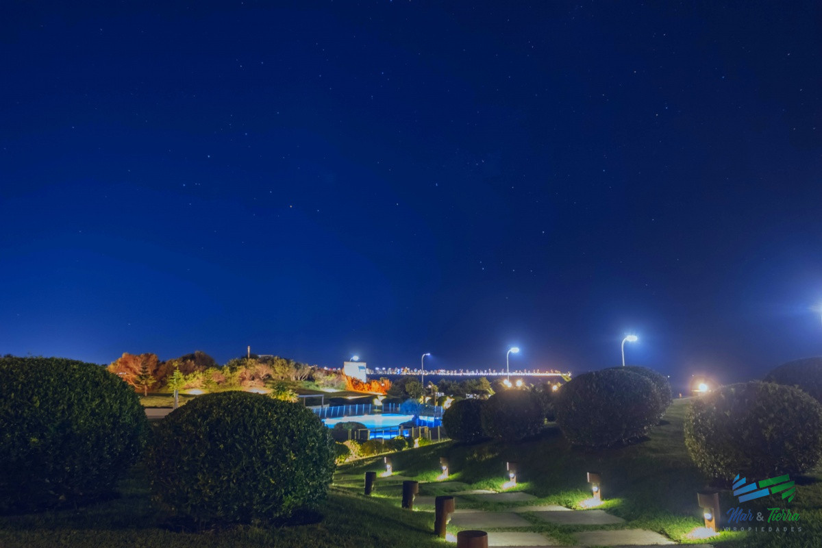 Apartamento ID.3947 - Venta de apartamento dúplex en complejo Veramansa sobre playa Mansa de punta del Este