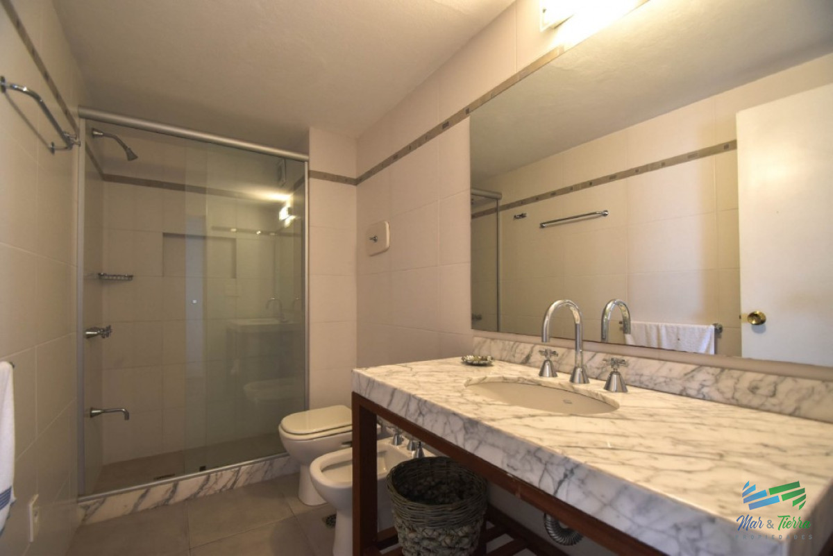 Apartamento ID.2457 - Apartamento de 3 dormitorios con vista al mar ,Punta del Este