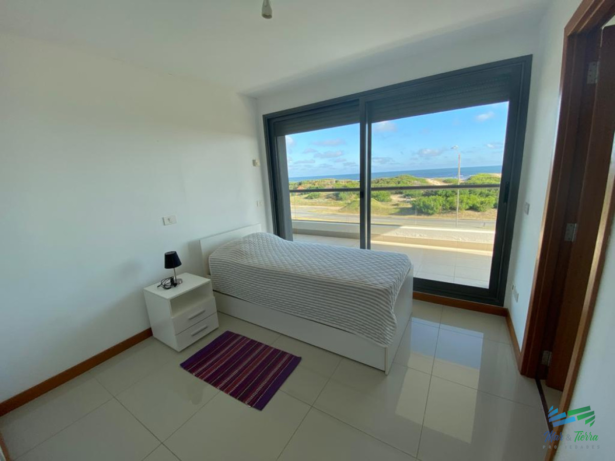 Apartamento ID.2728 - Vendo apartamento 3 dormitorios en brava frente al mar, Punta del Este.