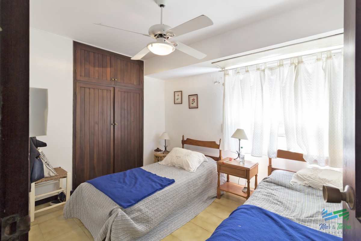 Apartamento ID.2489 - Departamento 3 dormitorios en venta, reciclado, frente al mar, Peninsula, Punta Del Este.