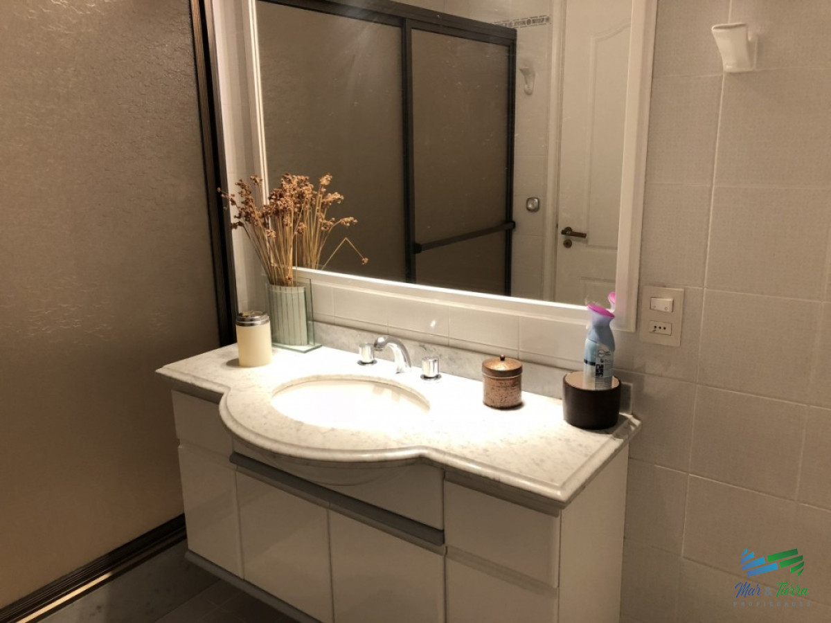 Apartamento ID.2275 - En venta.. piso intermedio, planta amplia muy luminosa, en excelente condiciones.