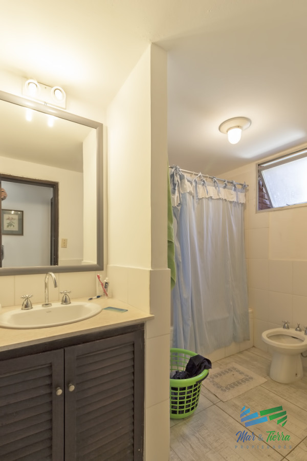 Apartamento ID.2489 - Departamento 3 dormitorios en venta, reciclado, frente al mar, Peninsula, Punta Del Este.