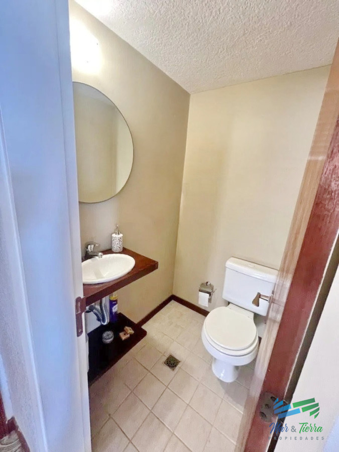 Apartamento ID.5667 - Venta de apartamento 2 y medio dormitorios en la península Punta del este  