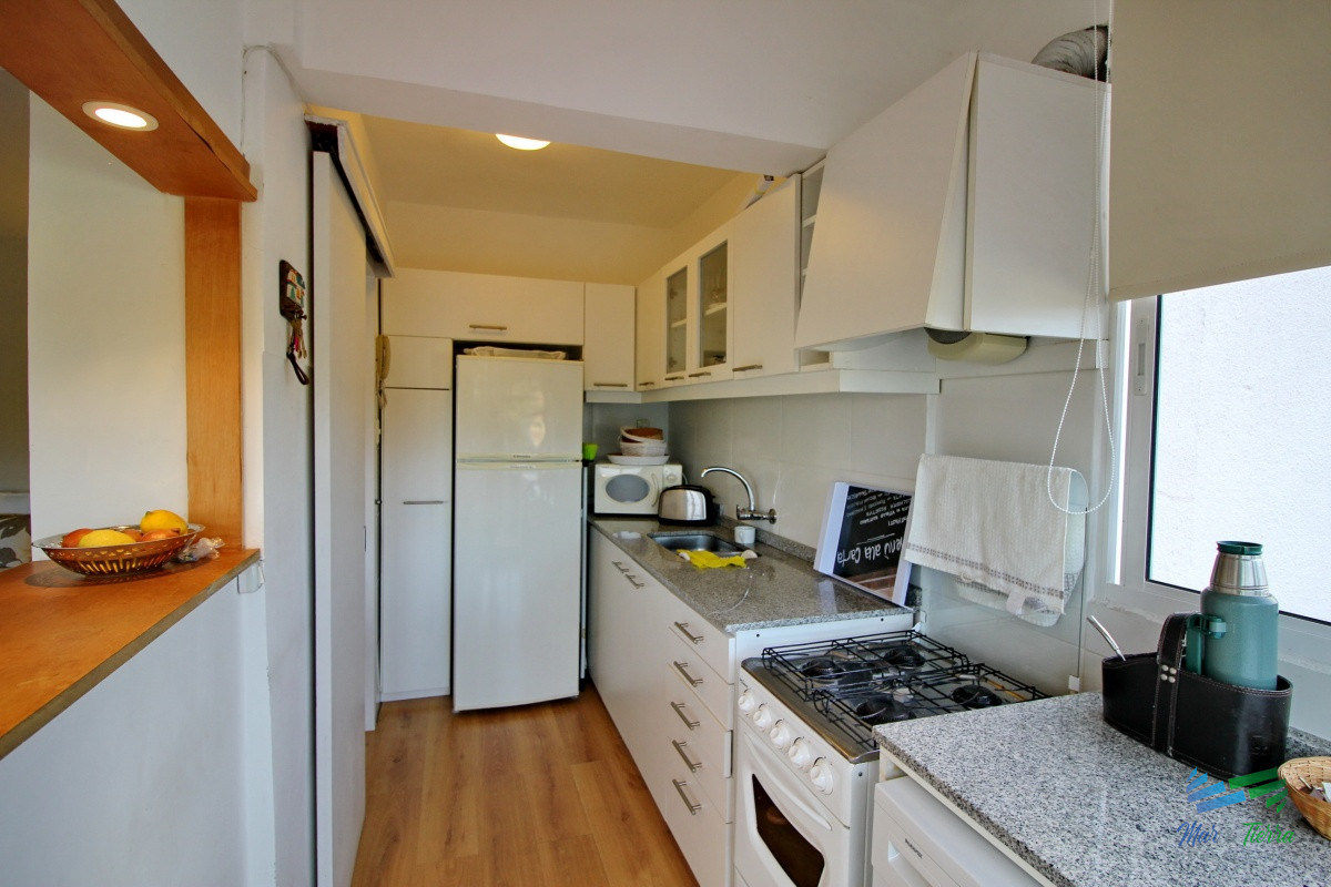 Apartamento ID.1483 - Alquilo apartamento INVERNAL reciclado 1 dormitorio en Punta del Este frente al mar, en playa mansa.