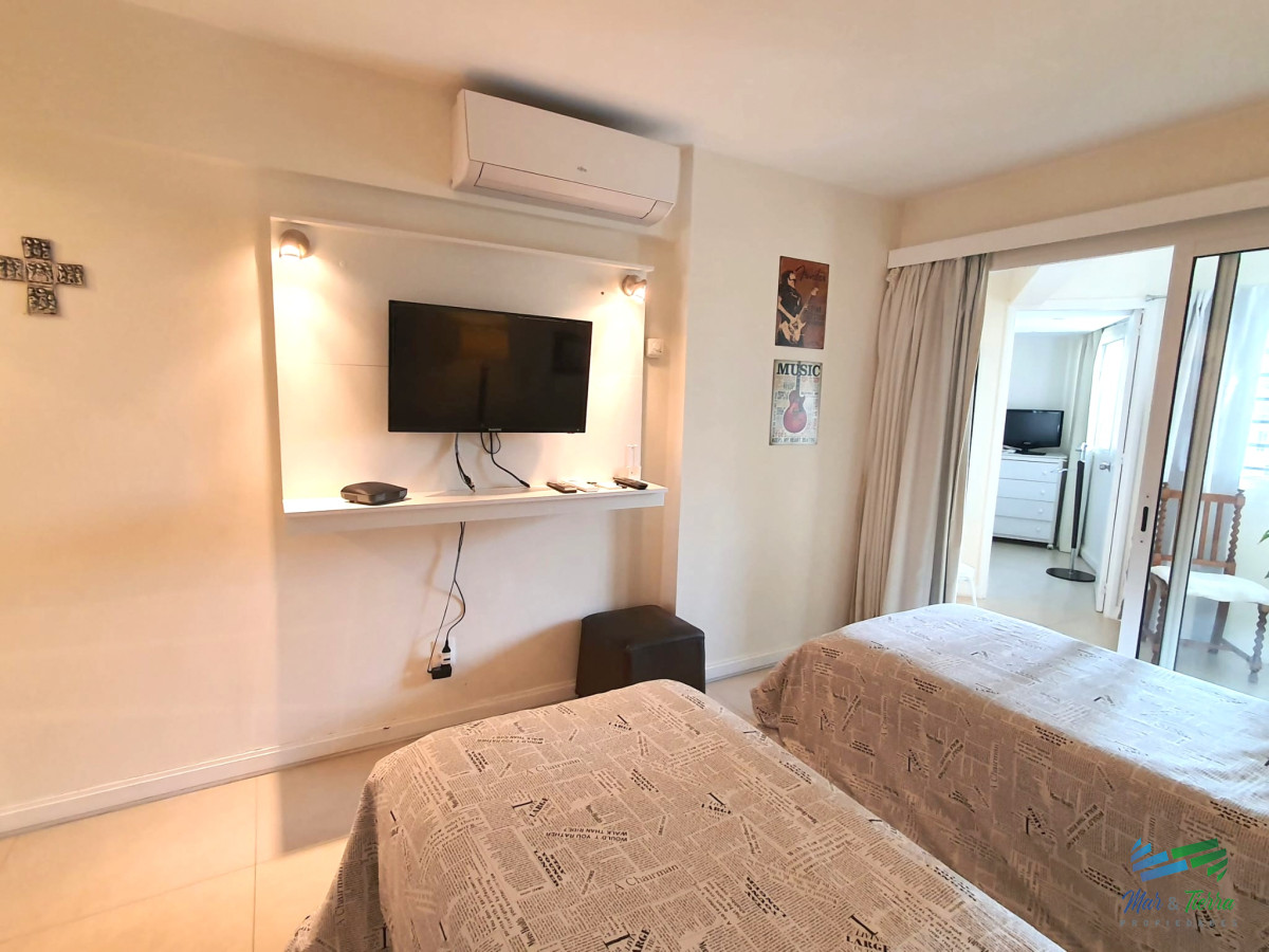 Apartamento ID.4030 - Venta apartamento 3 dormitorios, primera linea playa Brava, Punta del Este