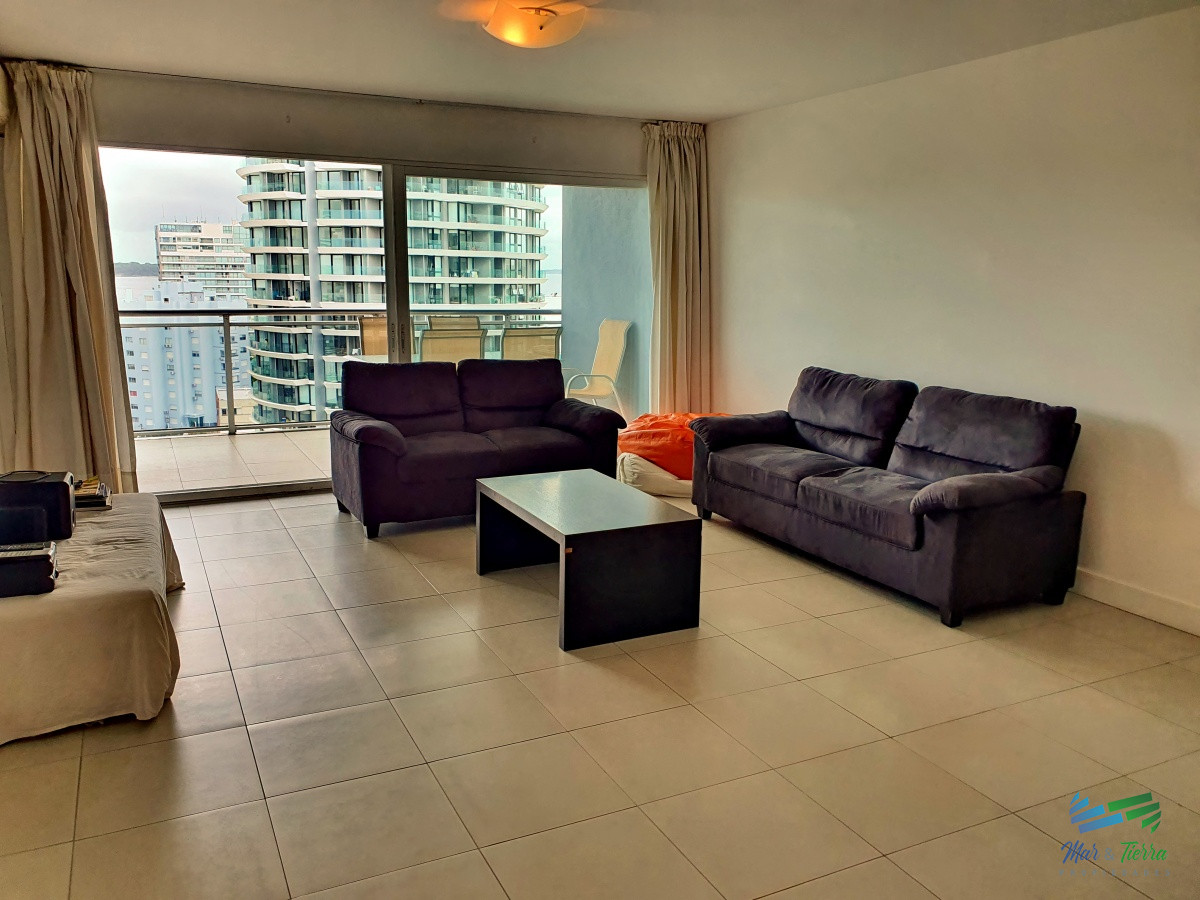 Apartamento ID.7 - Vendo apartamento 3 dormitorios con parrillero propio y servicios en Punta del Este